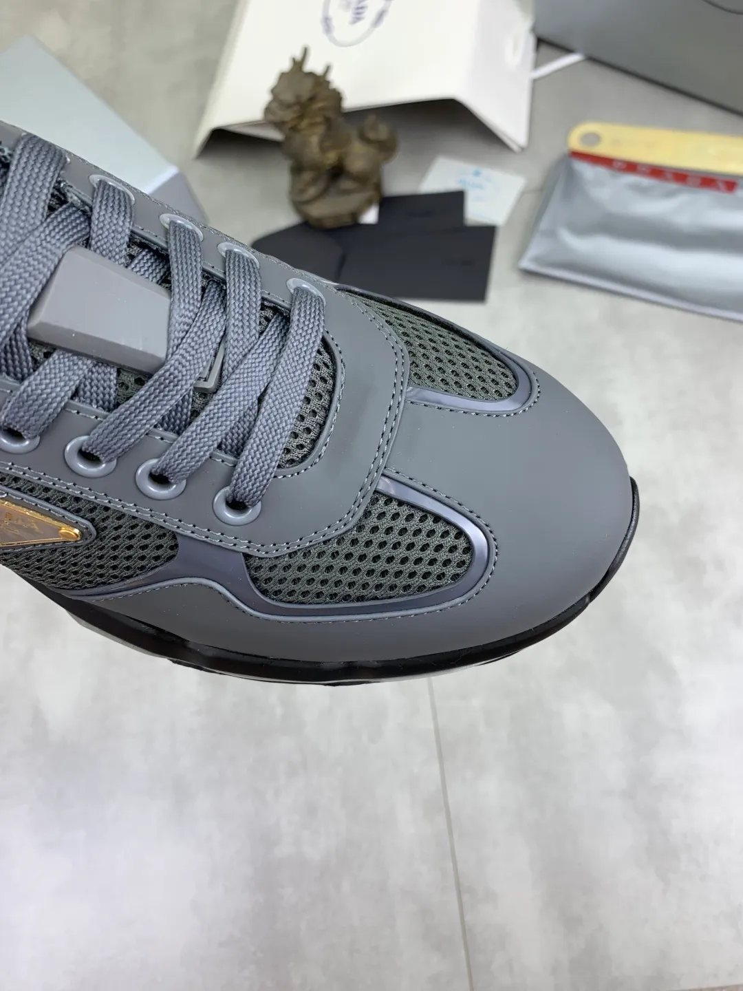 Men's men's shoes 💰P660 💰[New model] The top version is now available on the official website, 🆘 Air-cushion shock-absorbing thick-soled trendy brand (Prada) is the main popular model, avant-garde and versatile fashionable men's shoes, private version mold opening, cowhide surface splicing 1:1.. Simple fashion, original imported cowhide feet; the atmosphere and personality are more fashionable, eye-catching and pursuing class. It will subvert the old idea and be a must-have for fashion trendsetters with you! Must keep it for yourself ! Tall and comfortable, large and low, high-end quality workmanship. Code number: 38-45; 4 colors available.